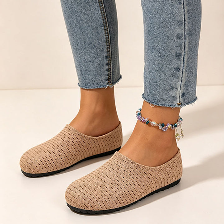 Round-toe lightweight and breathable mules
