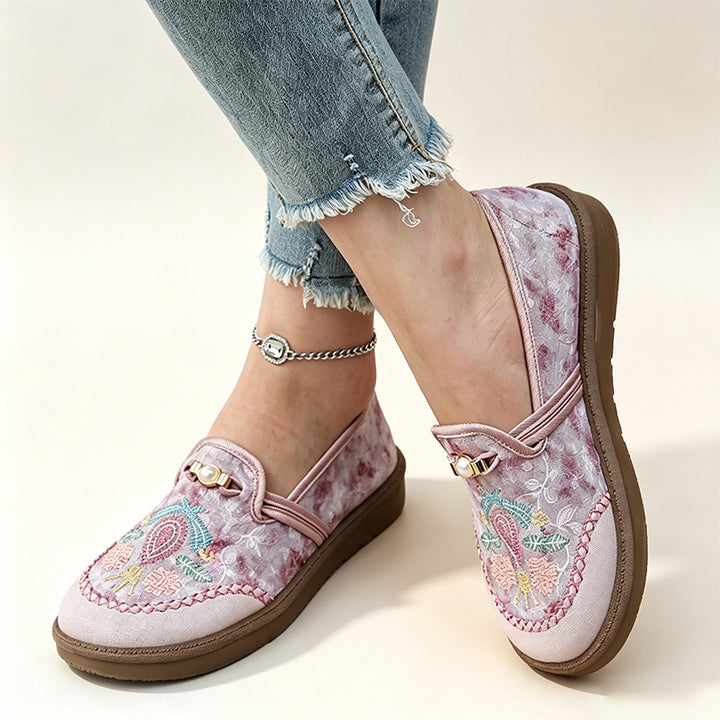 Retro floral embroidered walking flats