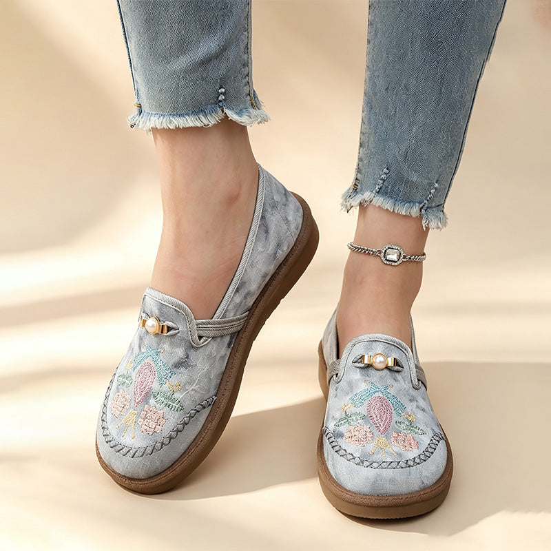 Retro floral embroidered walking flats