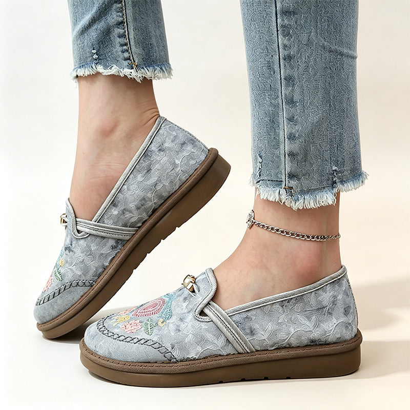 Retro floral embroidered walking flats