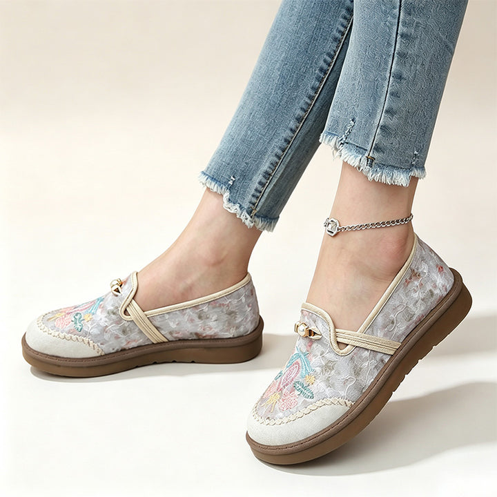 Retro floral embroidered walking flats