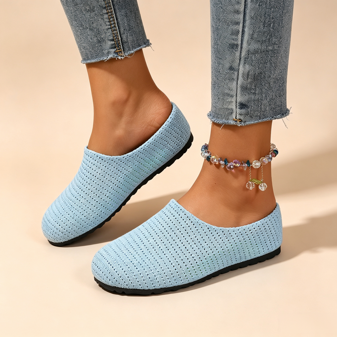 Round-toe lightweight and breathable mules