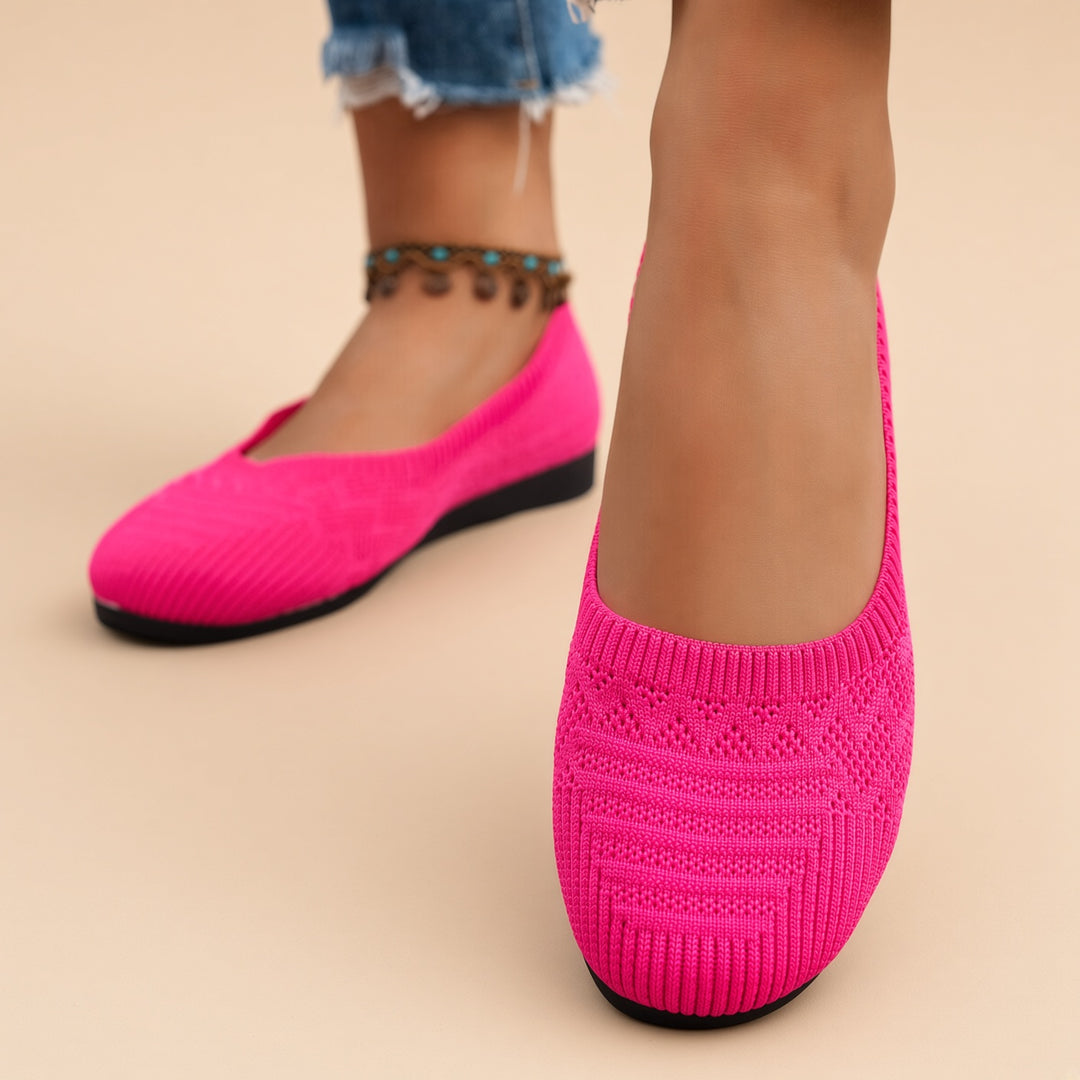 Breathable knitted slip-on walking shoes with round toes and flat soles