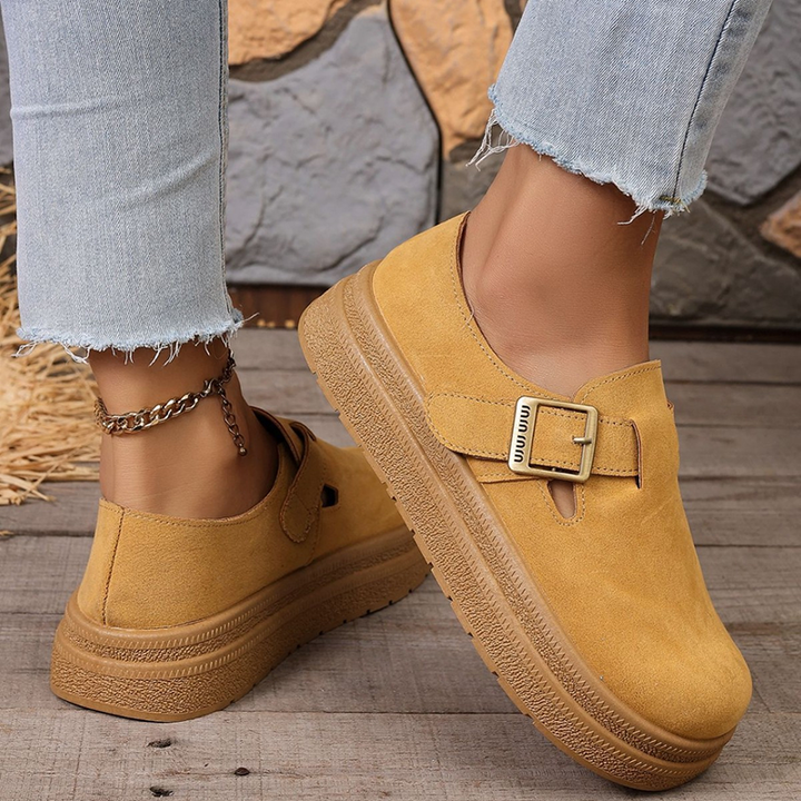 Vintage-style faux suede buckled casual shoes