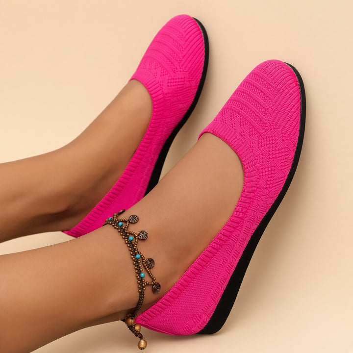 Breathable knitted slip-on walking shoes with round toes and flat soles